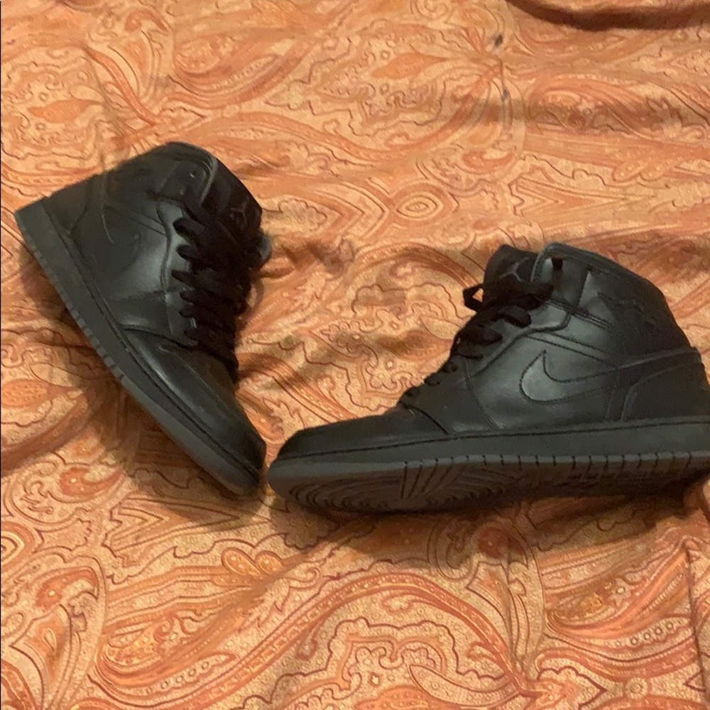 Jordan one mid